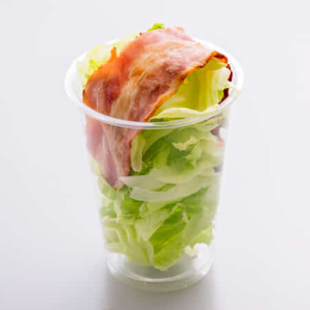 焦がしベーコンサラダ　シーザードレッシング付｜各務原でピザ・ハンバーガーのデリバリー・テイクアウトならボムボムキッチン各務原店