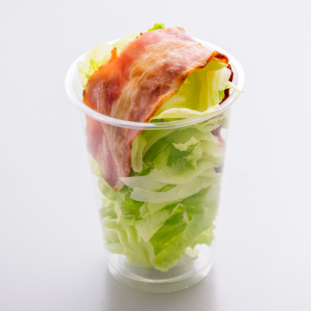 焦がしベーコンサラダ シーザードレッシング付き_ 焦がしベーコンサラダ シーザードレッシング付|各務原でピザ・ハンバーガーのデリバリー・テイクアウトならボムボムキッチン各務原店